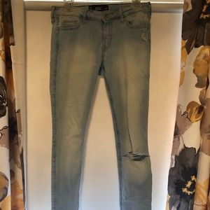 Hollister super skinny Size 5 W27